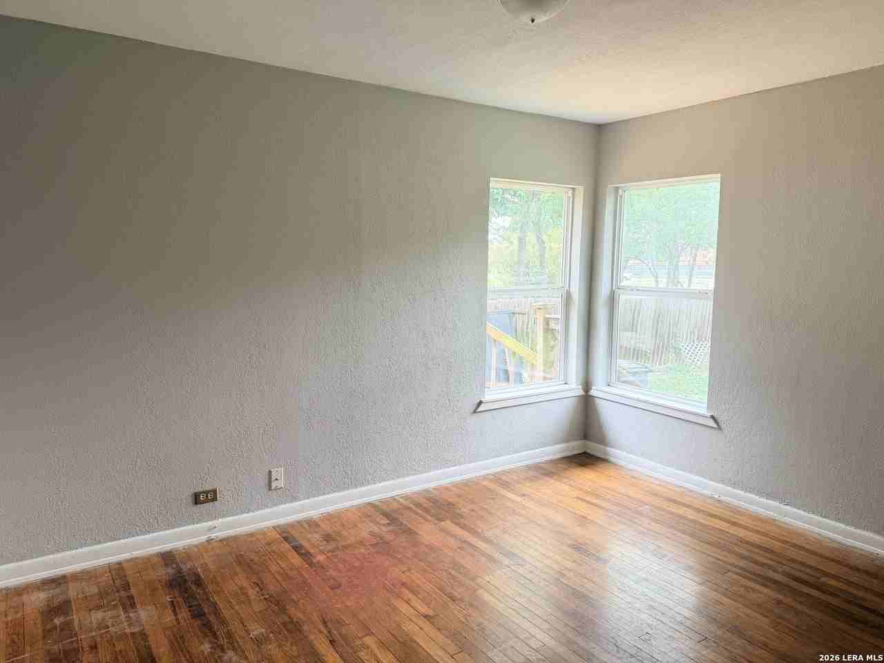 806 Lee Hall - Photo 6 of 11