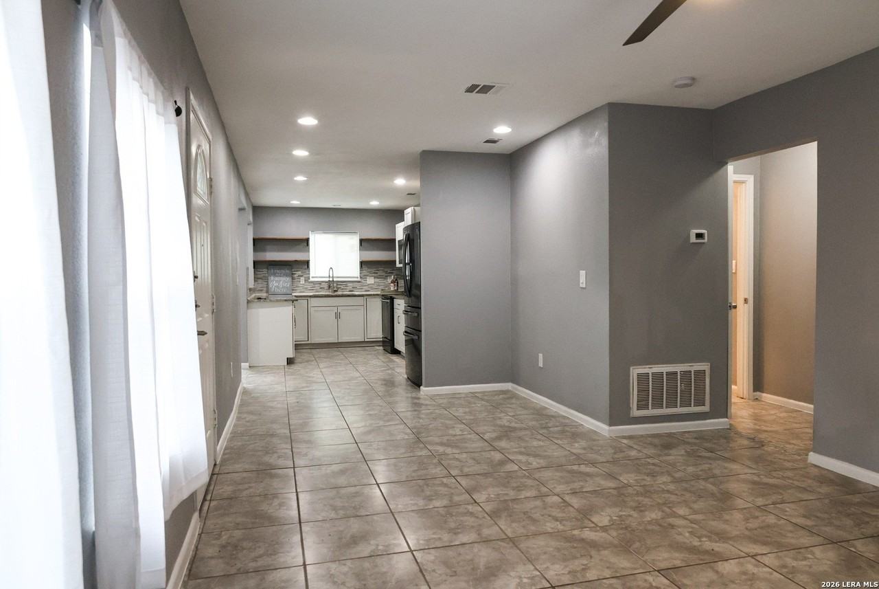75 Storeywood Dr - Photo 4 of 20