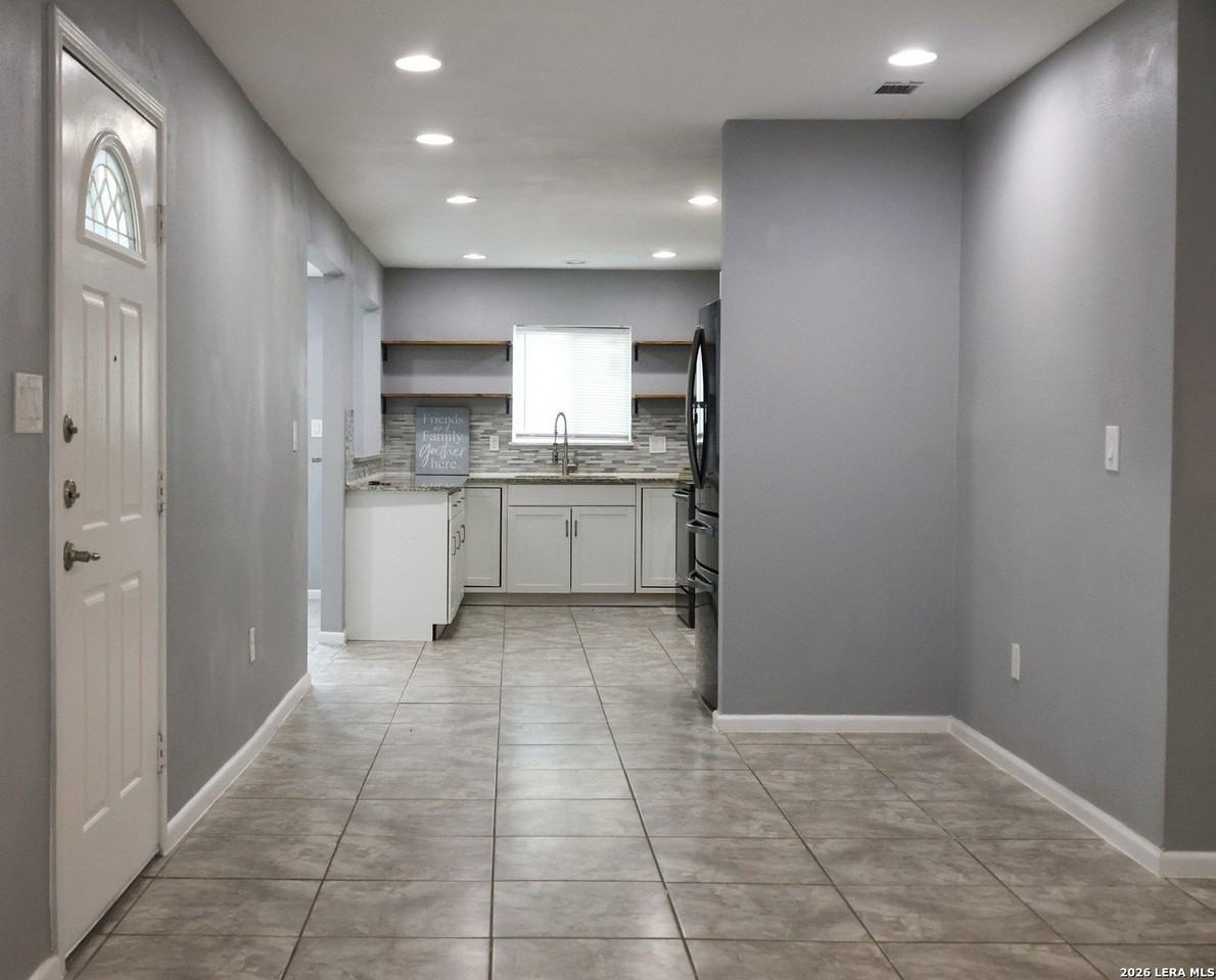 75 Storeywood Dr - Photo 5 of 20