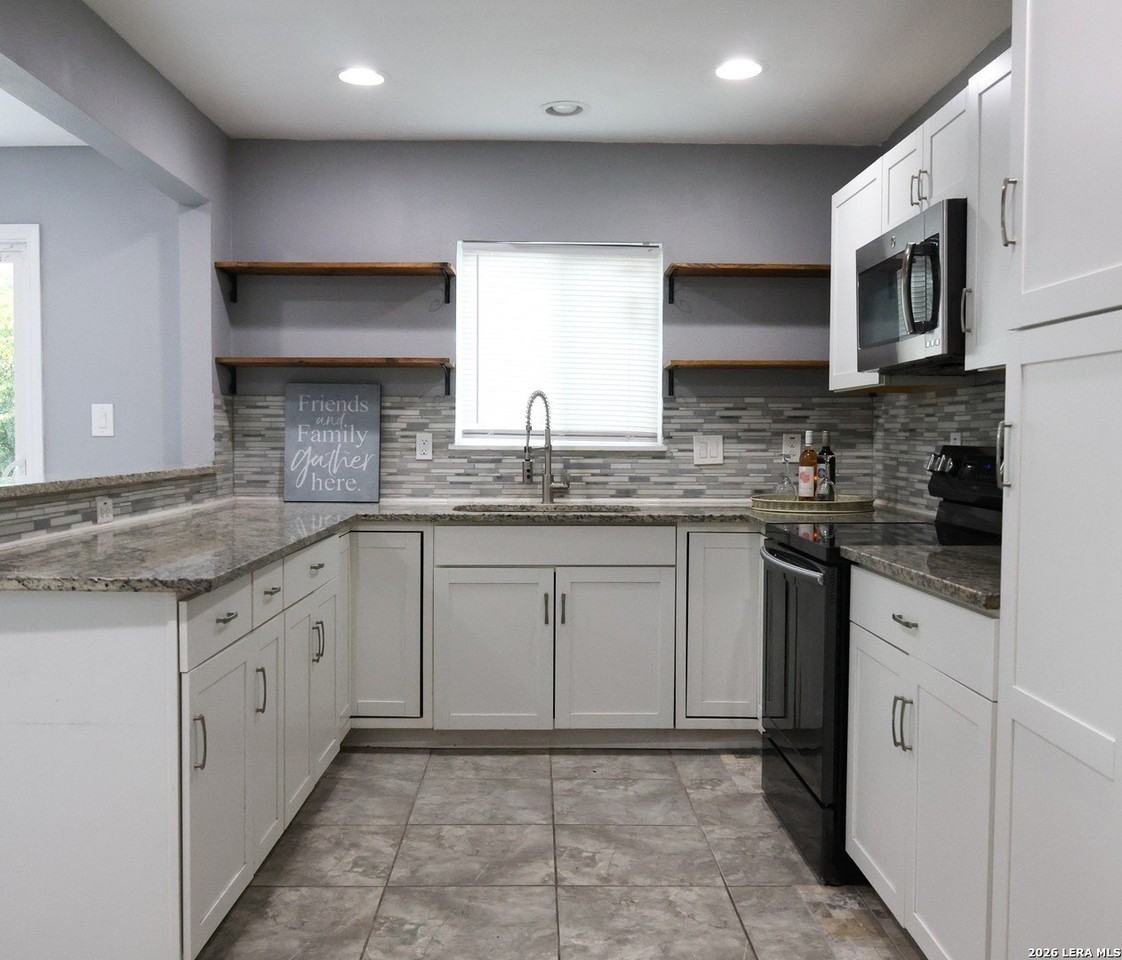 75 Storeywood Dr - Photo 6 of 20