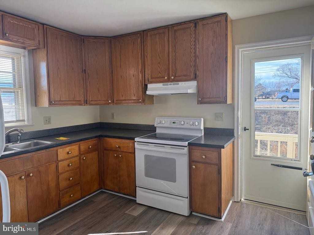 1010 Bernstein Rd - Photo 7 of 22