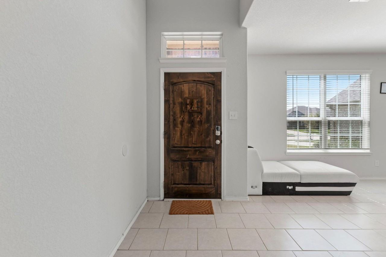 2306 Ocean Pass Ln - Photo 5 of 32
