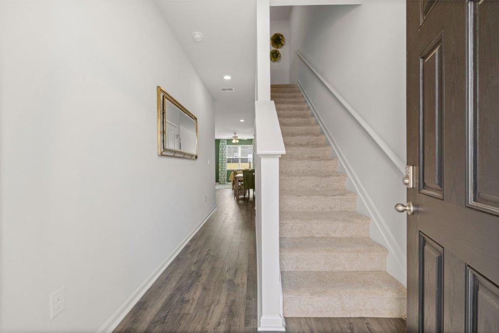 811 Grovebury Ct - Photo 4 of 50