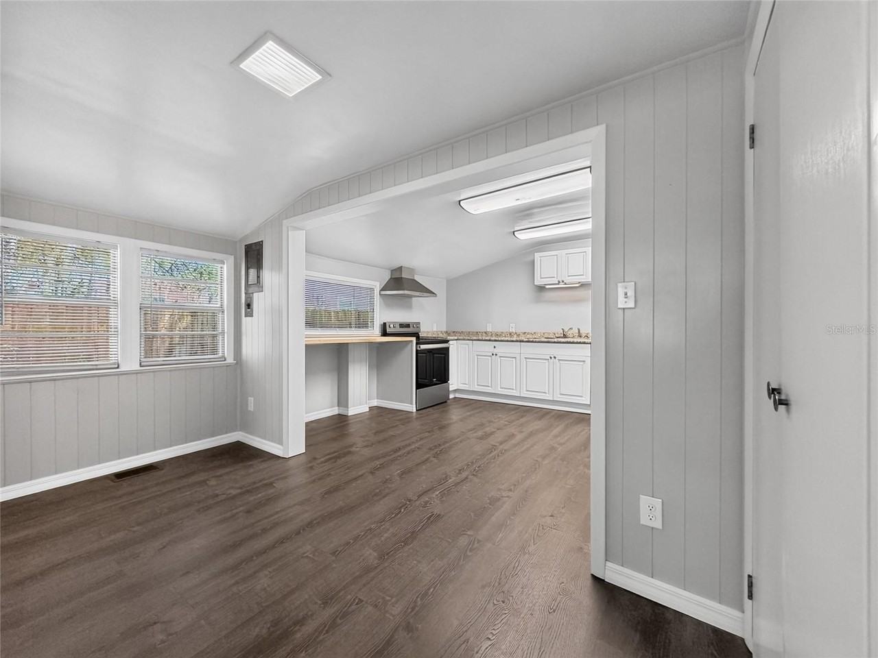 325 S 2nd St - Photo 6 of 33