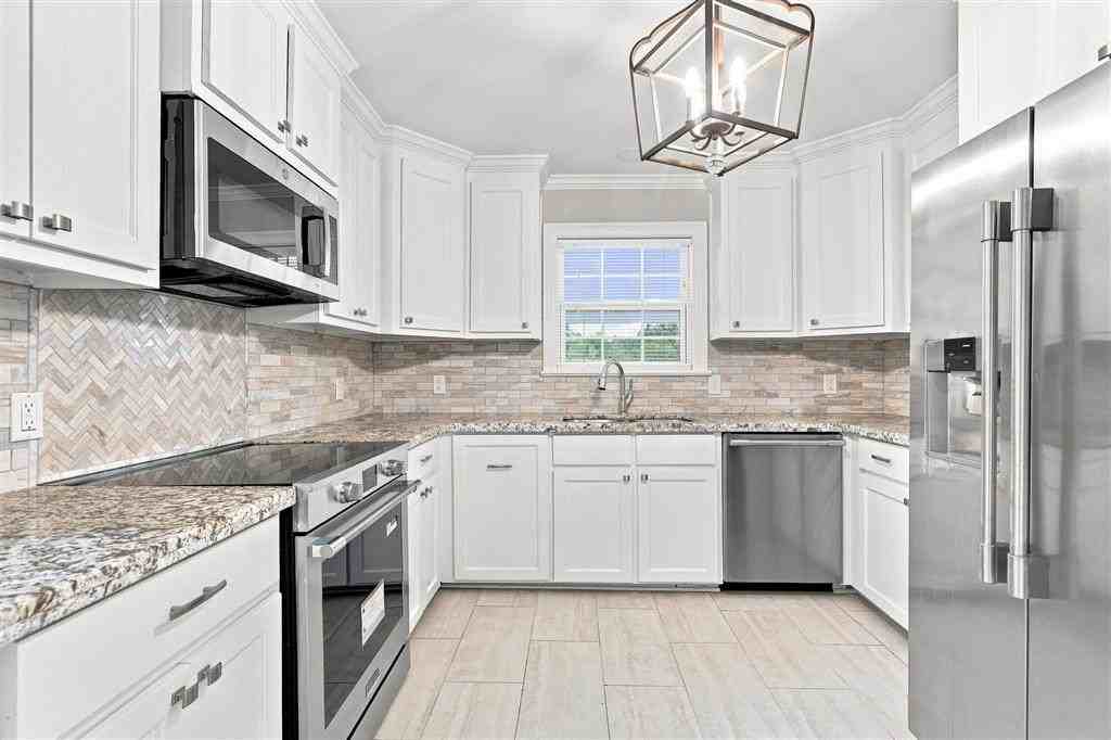 2521 13th St - Photo 6 of 15