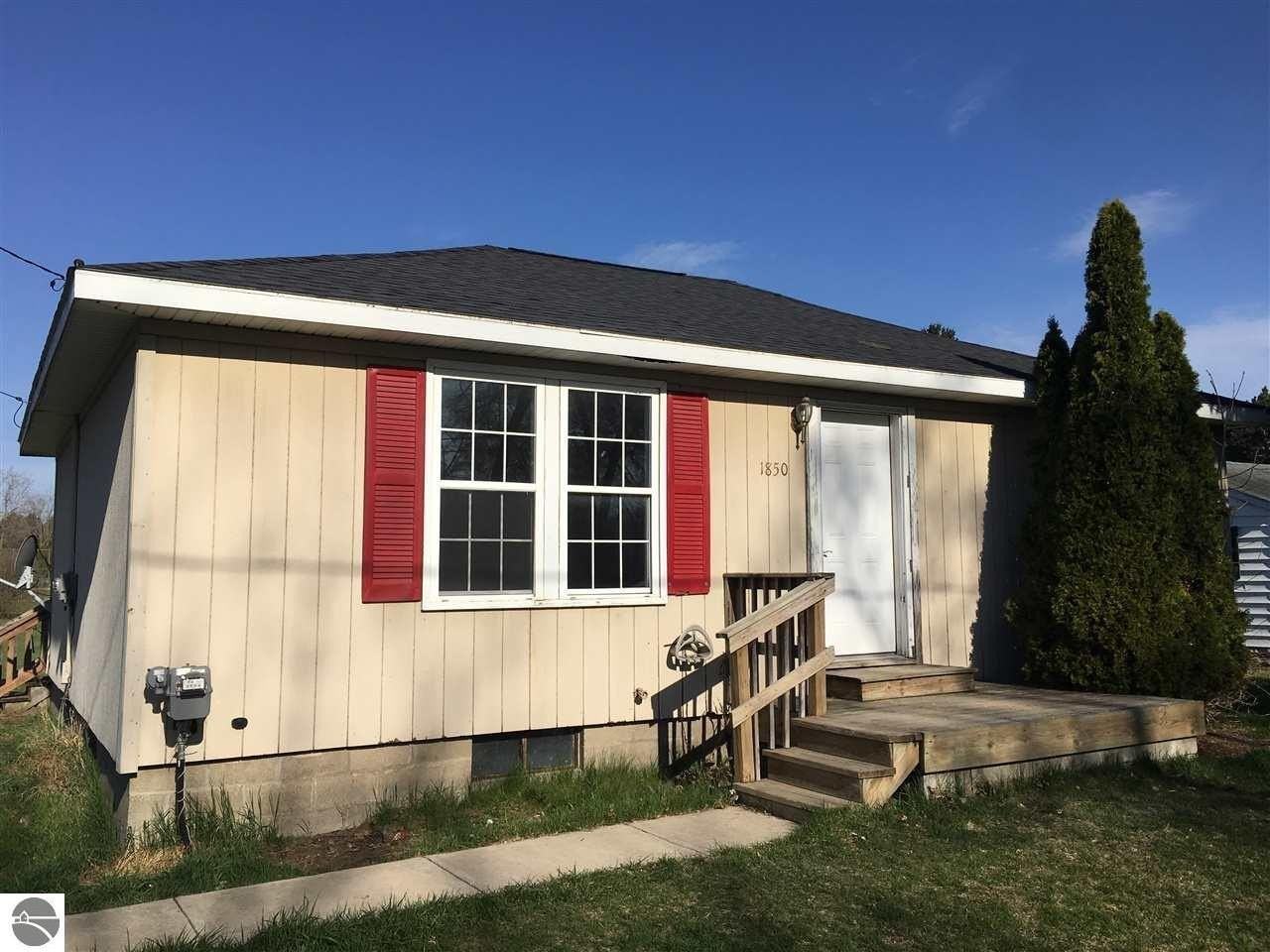 1850 Airway Dr - Photo 2 of 13