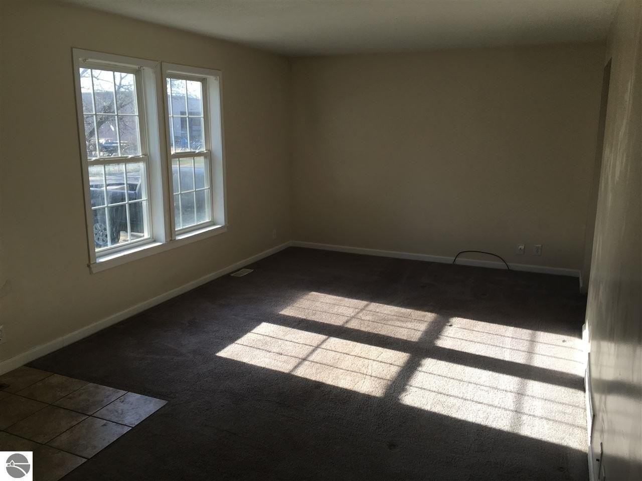 1850 Airway Dr - Photo 3 of 13