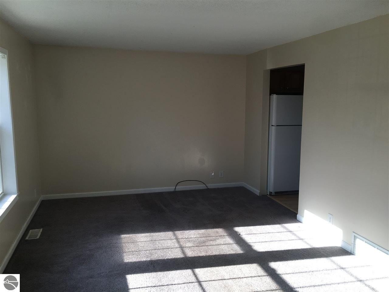 1850 Airway Dr - Photo 4 of 13