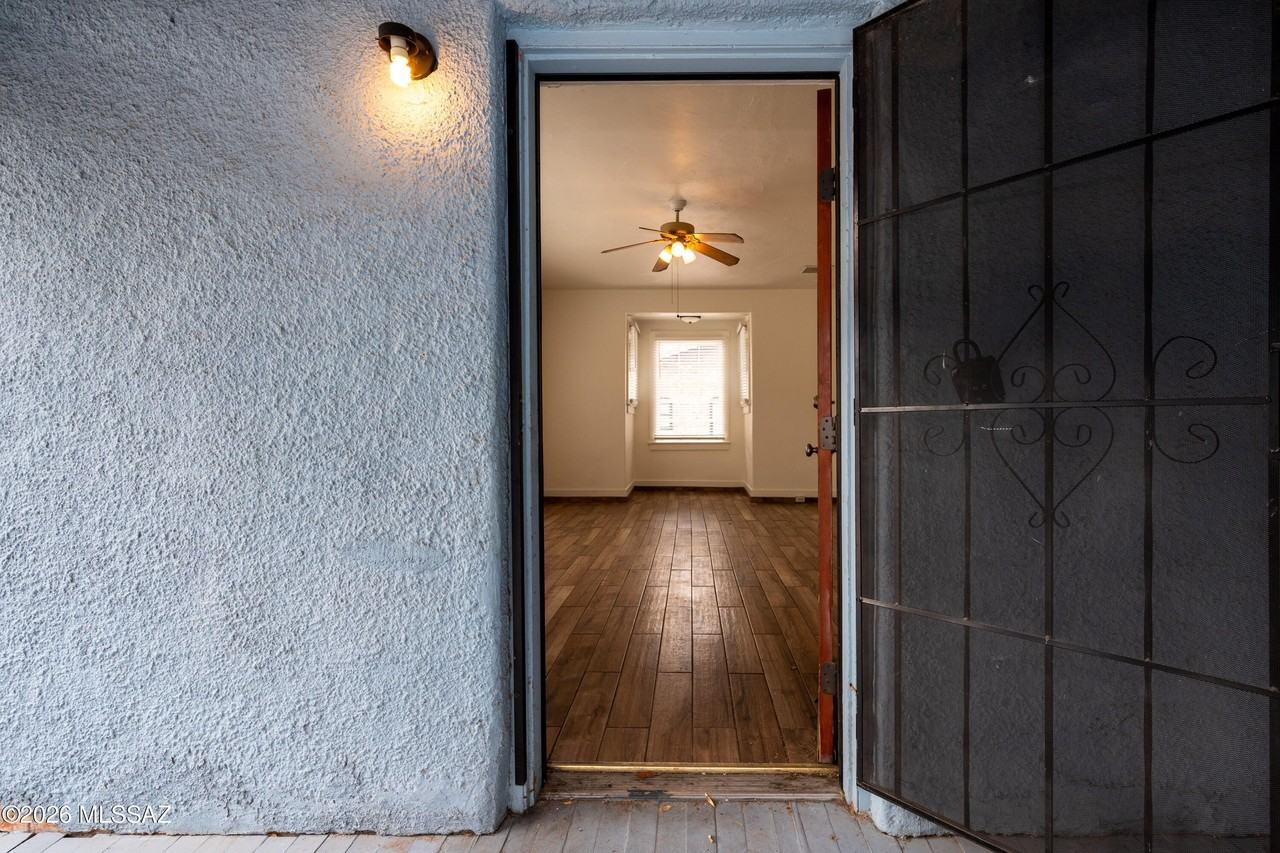627 N Euclid Ave #1 - Photo 4 of 18