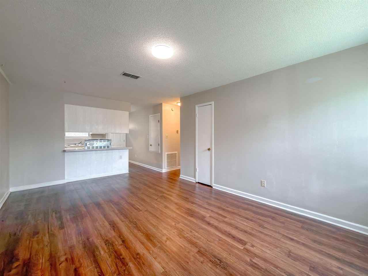 5524 Sullivan Rd - Photo 5 of 29