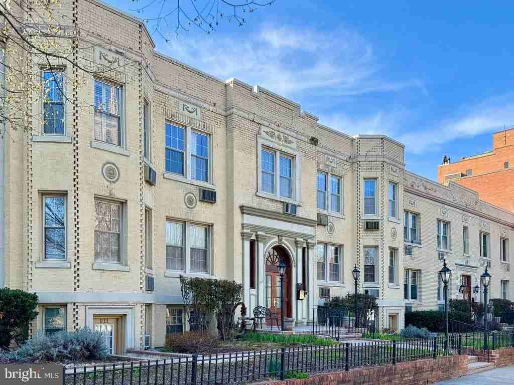 3024 Wisconsin Ave Nw #207