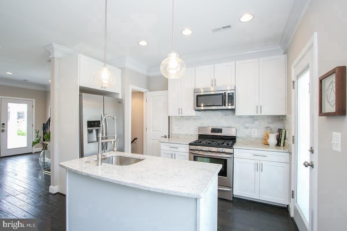 1441 Duncan St Ne - Photo 4 of 14