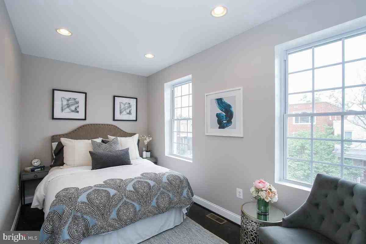 1441 Duncan St Ne - Photo 5 of 14