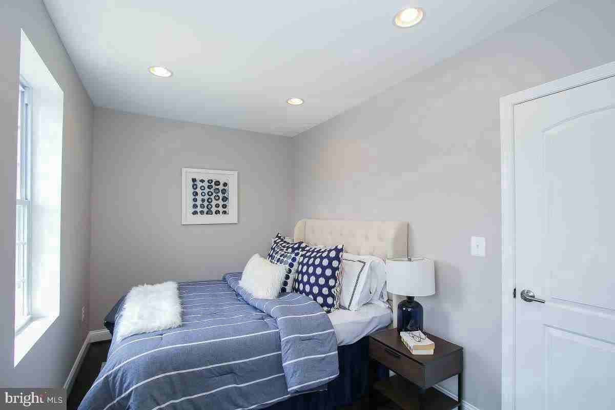 1441 Duncan St Ne - Photo 6 of 14