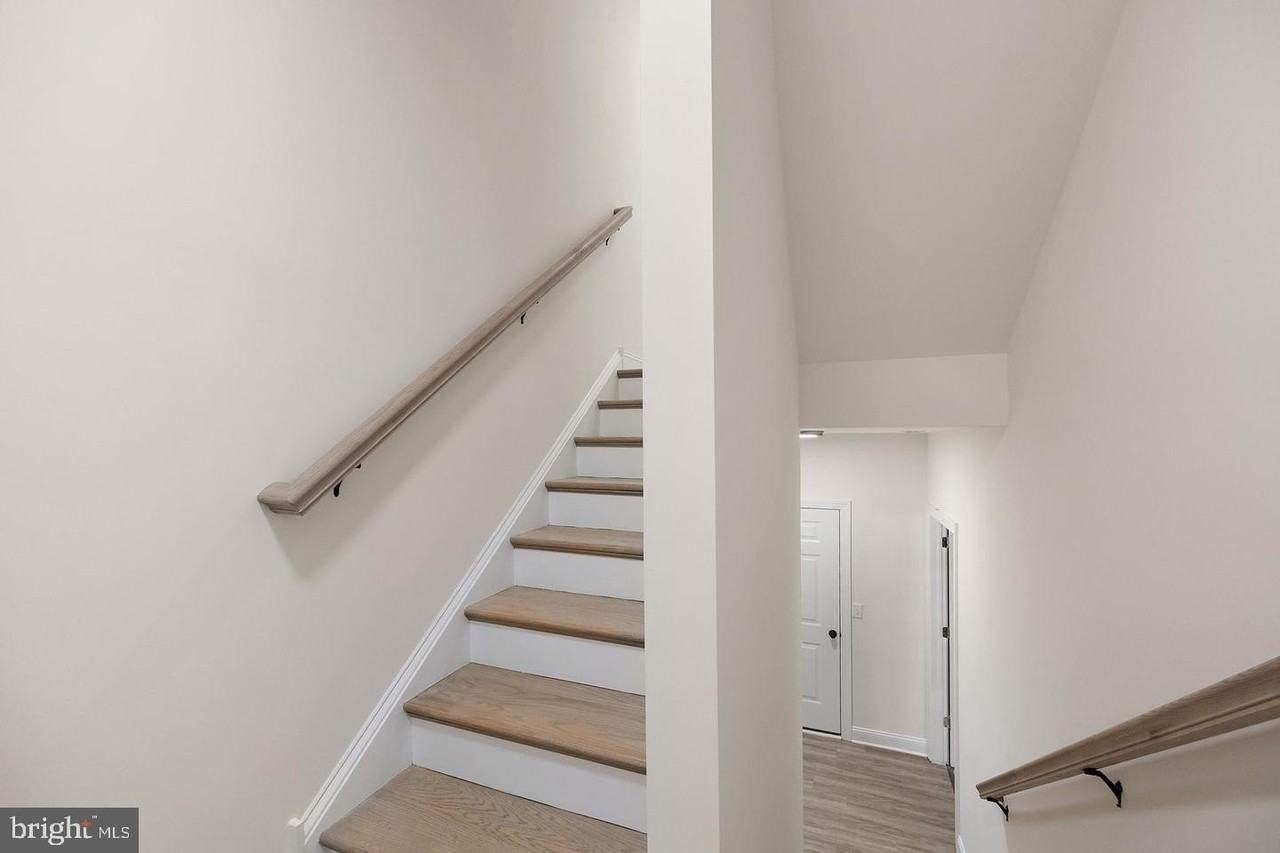 611 Pony Ln - Photo 3 of 24