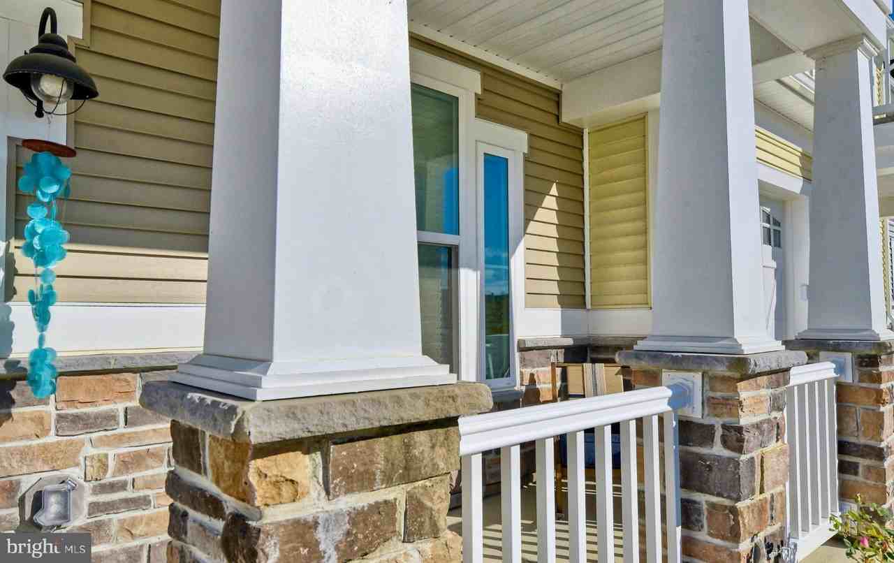 33720 Freeport Dr - Photo 2 of 10