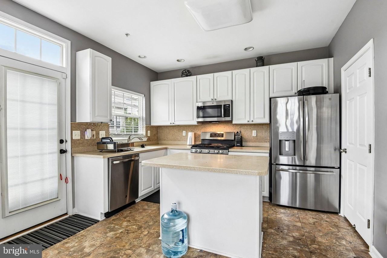 1701 Hayle Dr - Photo 4 of 35