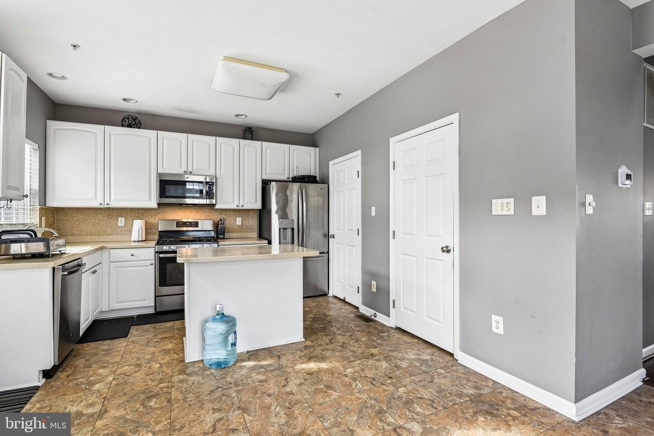 1701 Hayle Dr - Photo 5 of 35