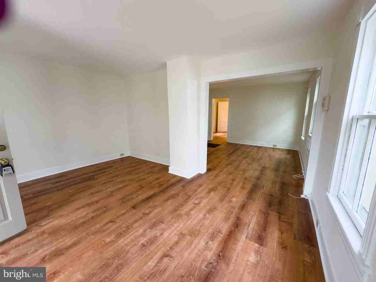 213 W B St - Photo 6 of 31