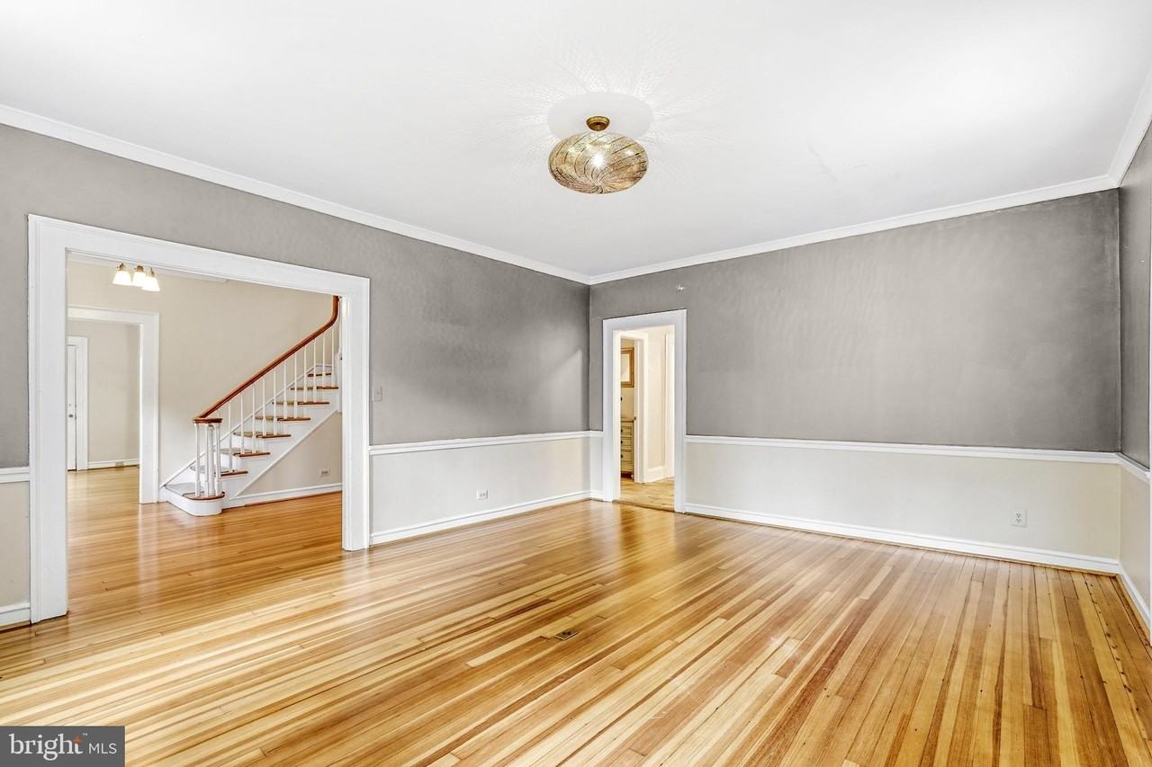 5809 Grosvenor Ln