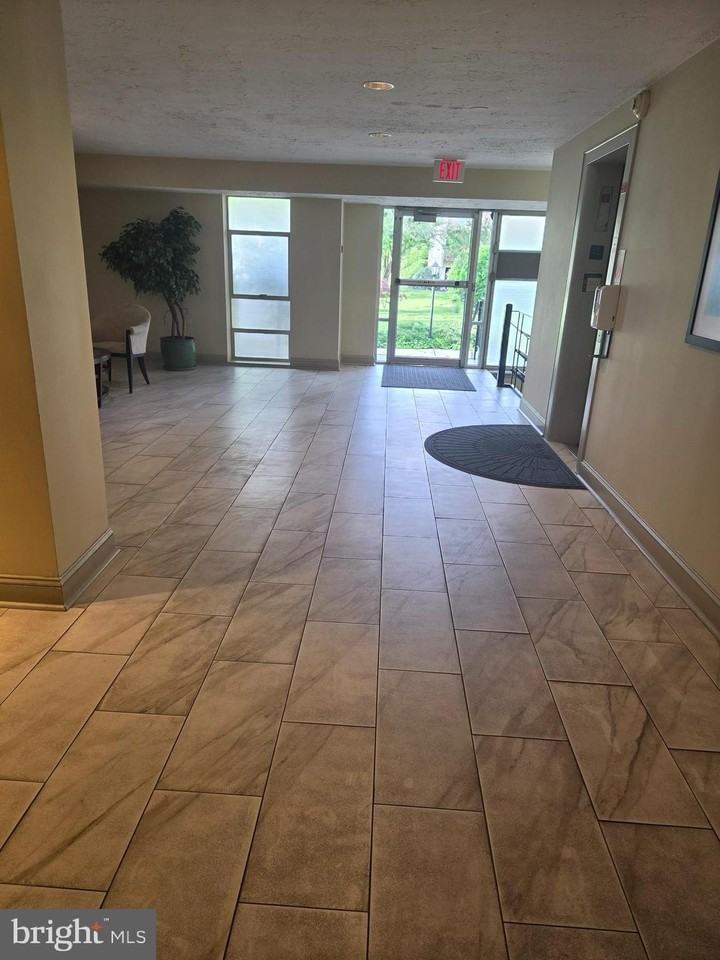 7420 Lakeview Dr #W103 - Photo 6 of 48