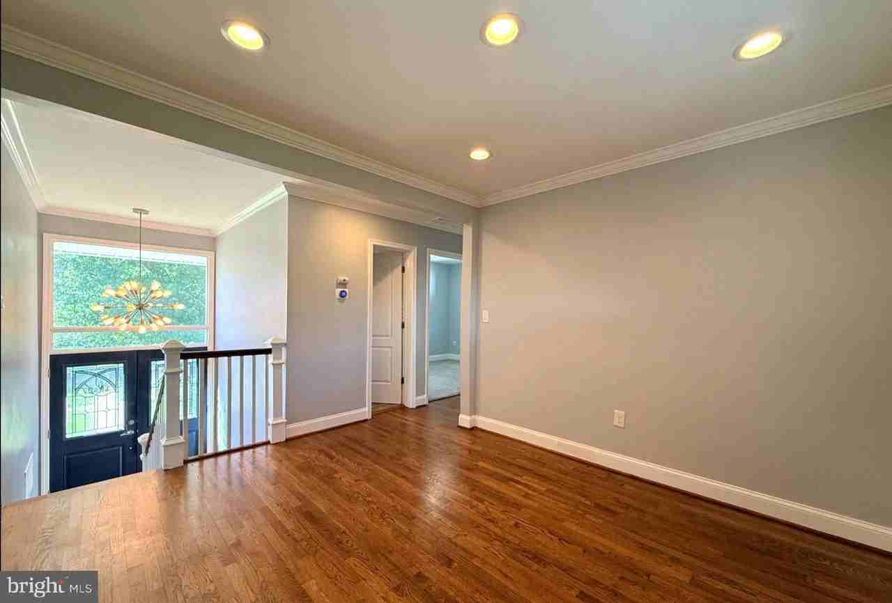 13807 Eastland St - Photo 3 of 35