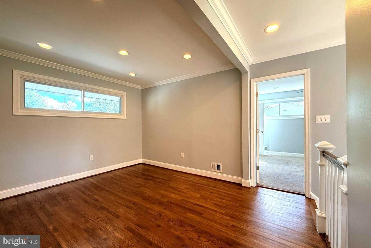 13807 Eastland St - Photo 4 of 35