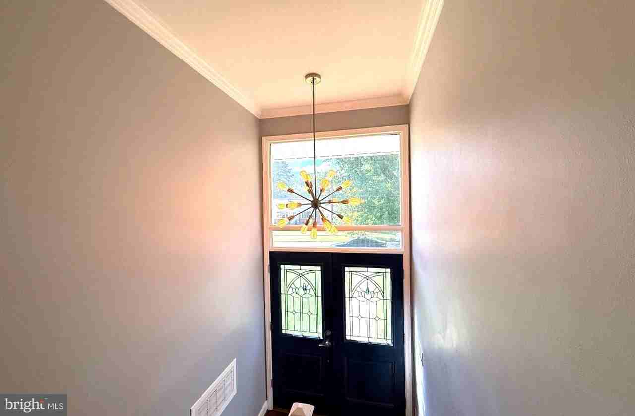 13807 Eastland St - Photo 5 of 35