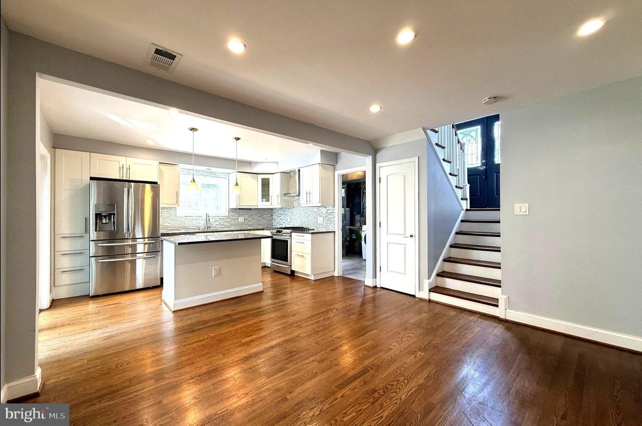 13807 Eastland St - Photo 6 of 35