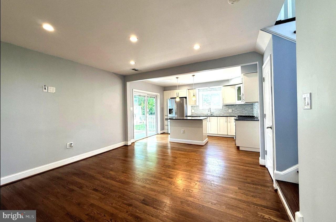 13807 Eastland St - Photo 7 of 35