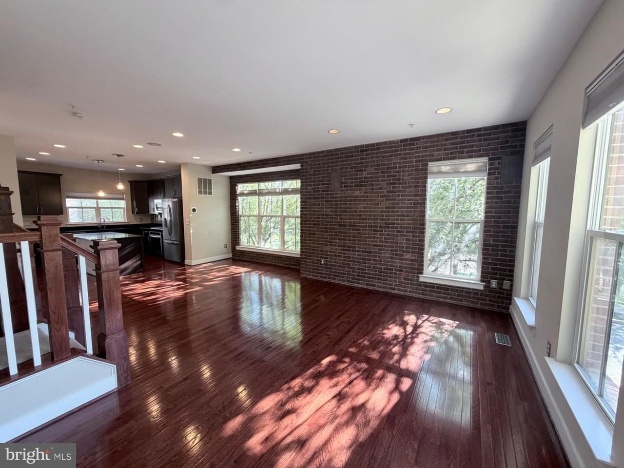4560 Longfellow St - Photo 2 of 42