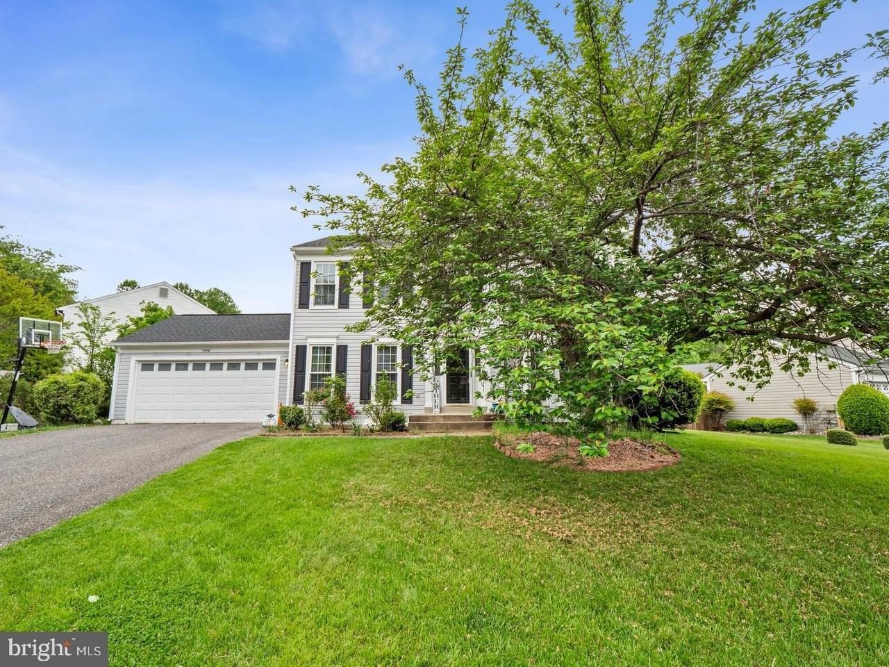 13908 Amberly Ct - Photo 2 of 46