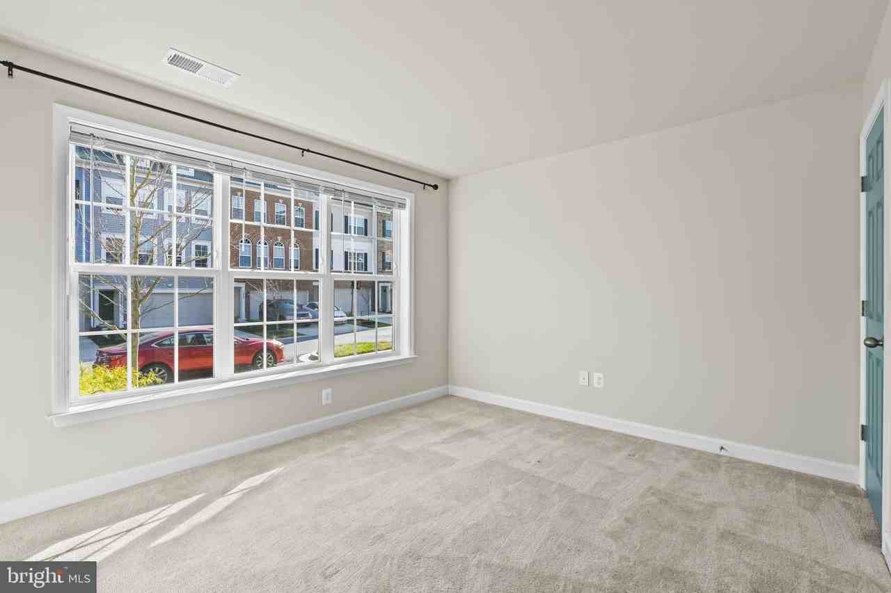 3030 Mia Ln - Photo 6 of 35