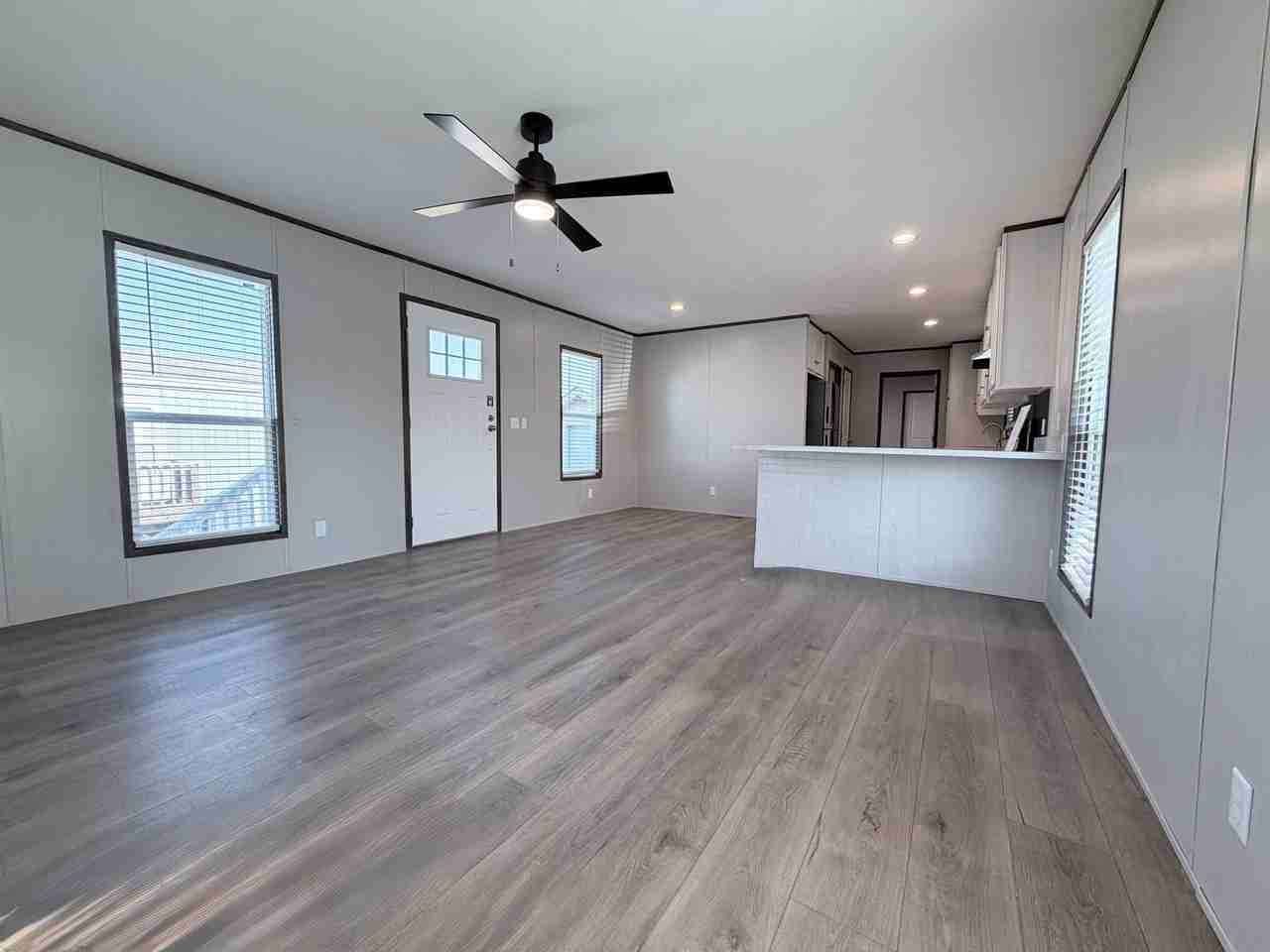 709 N Collins Fwy #5 - Photo 3 of 29