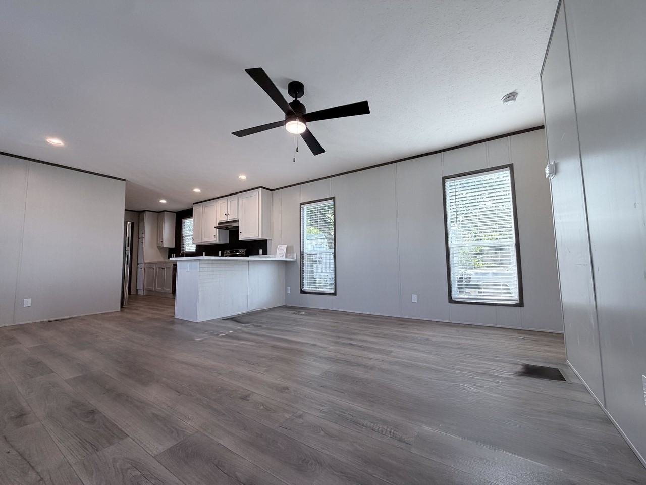 709 N Collins Fwy #5 - Photo 6 of 29