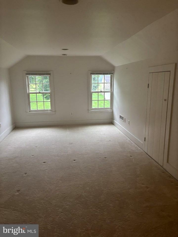 828 Guthrie Rd - Photo 4 of 8