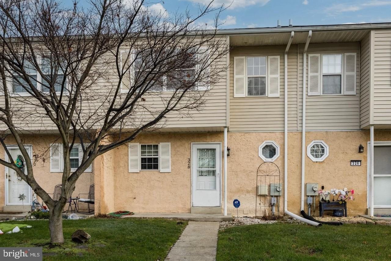 328 Carlyn Ct - Photo 2 of 25