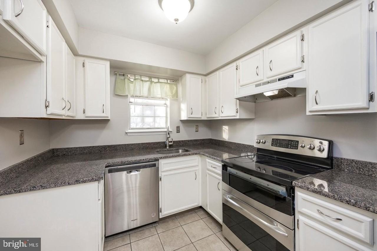 328 Carlyn Ct - Photo 3 of 25
