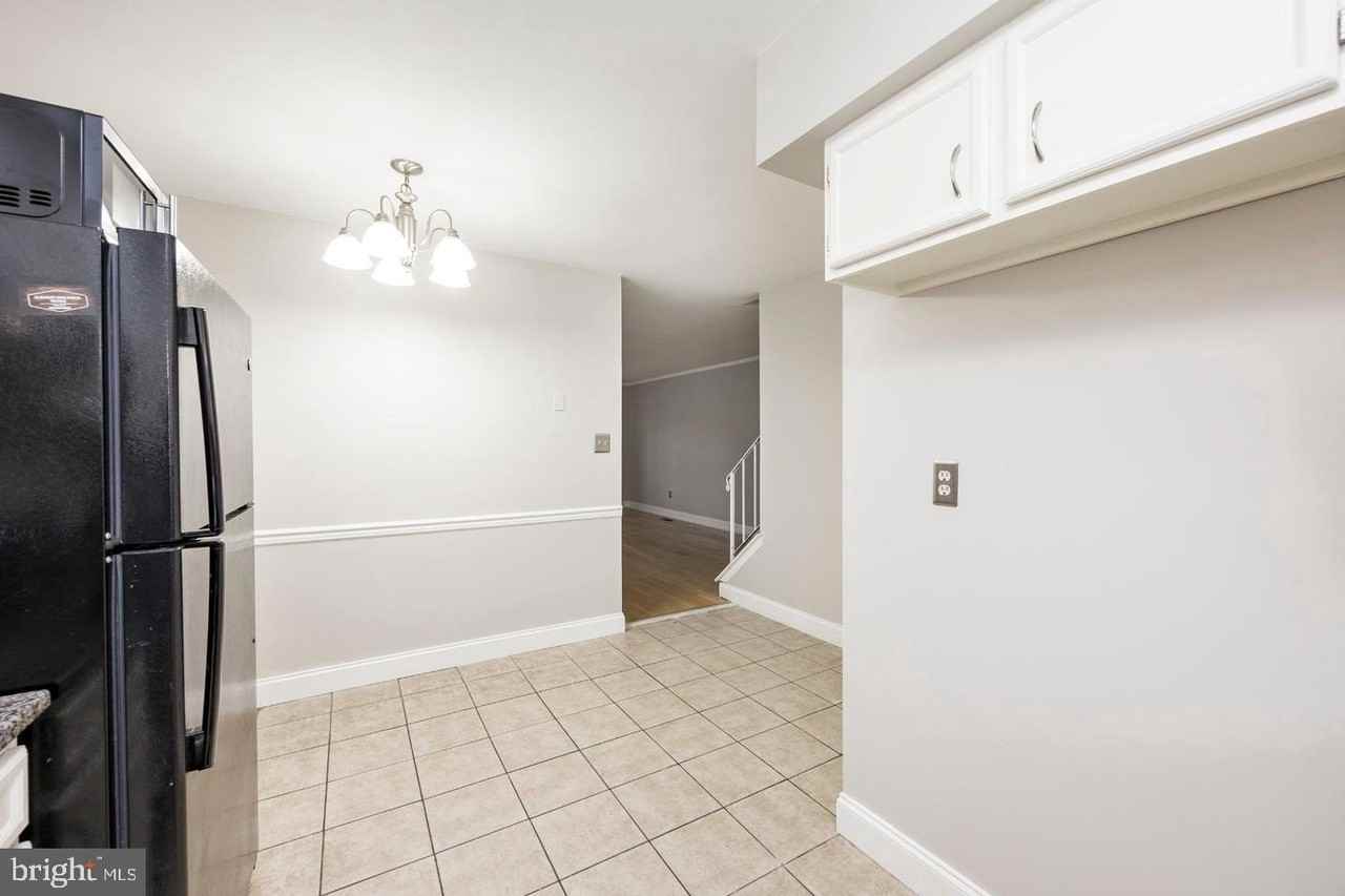 328 Carlyn Ct - Photo 4 of 25