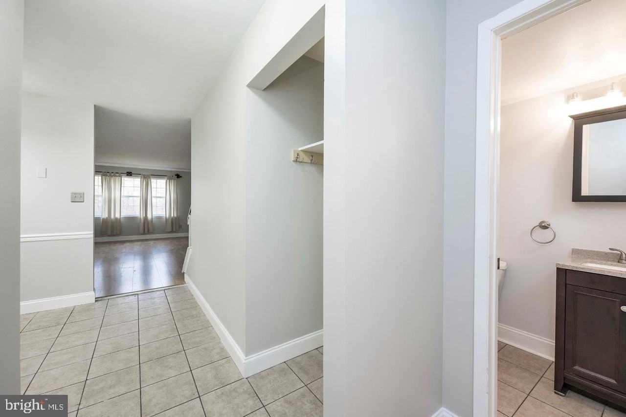 328 Carlyn Ct - Photo 6 of 25