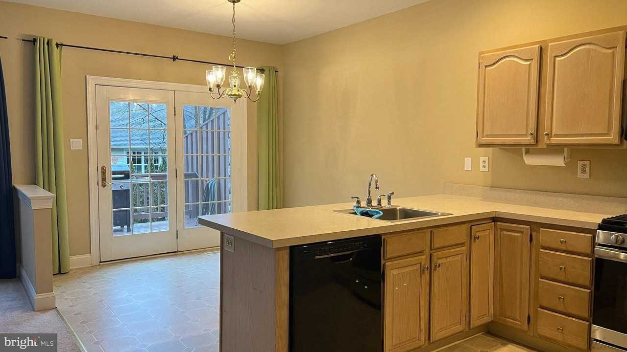 67 Highpoint Dr #67 - Photo 3 of 31