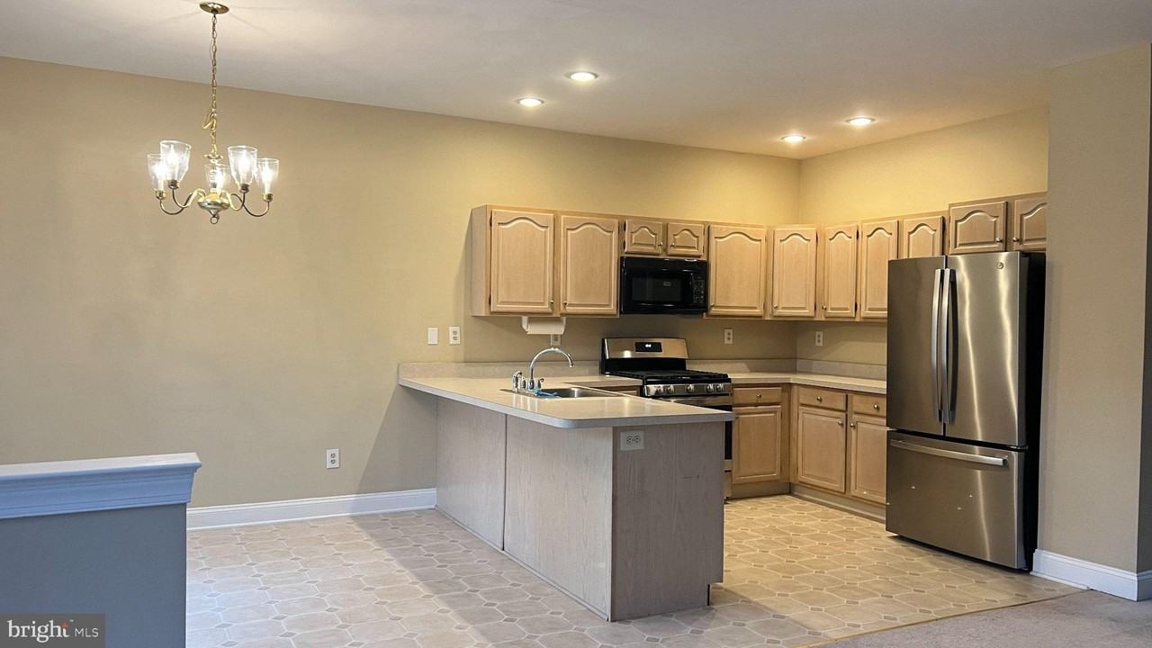 67 Highpoint Dr #67 - Photo 4 of 31