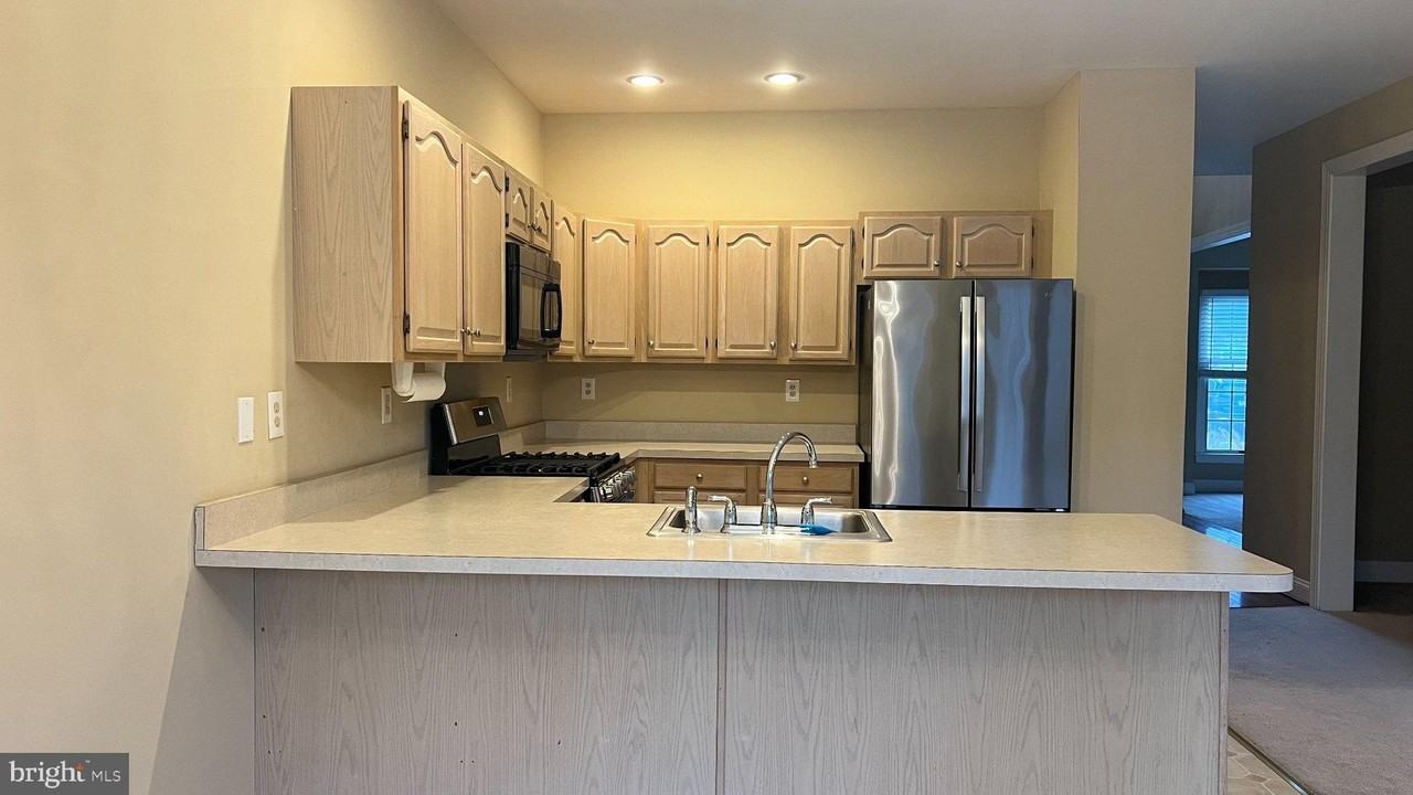 67 Highpoint Dr #67 - Photo 5 of 31