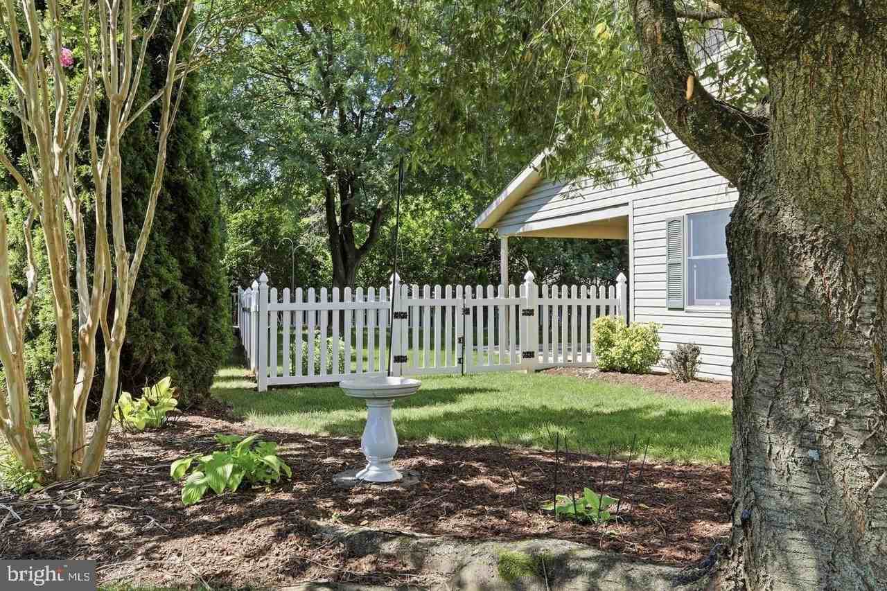 312 Woodvale Dr - Photo 4 of 37
