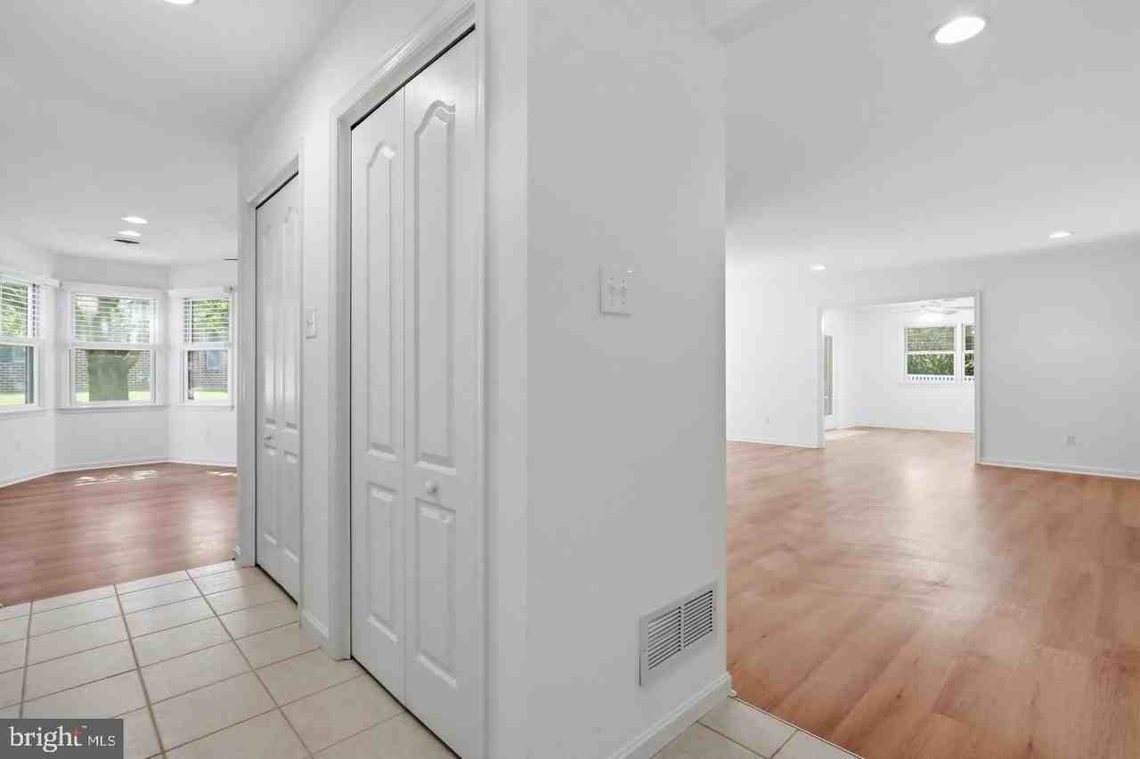 312 Woodvale Dr - Photo 6 of 37