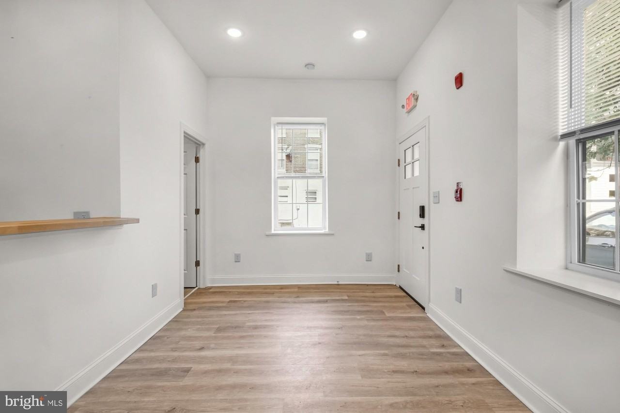 2046 E Huntingdon St #1F - Photo 5 of 20
