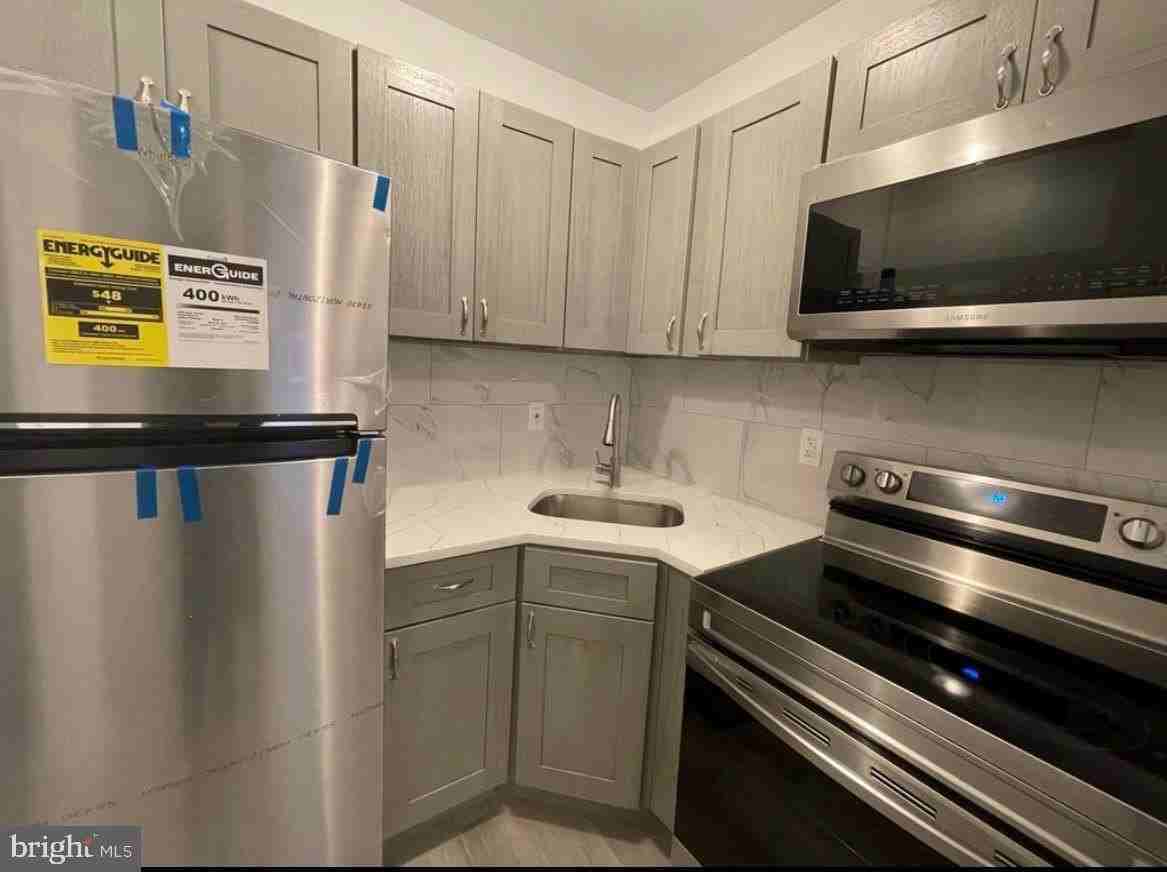 2731 N Darien St #1 - Photo 3 of 9