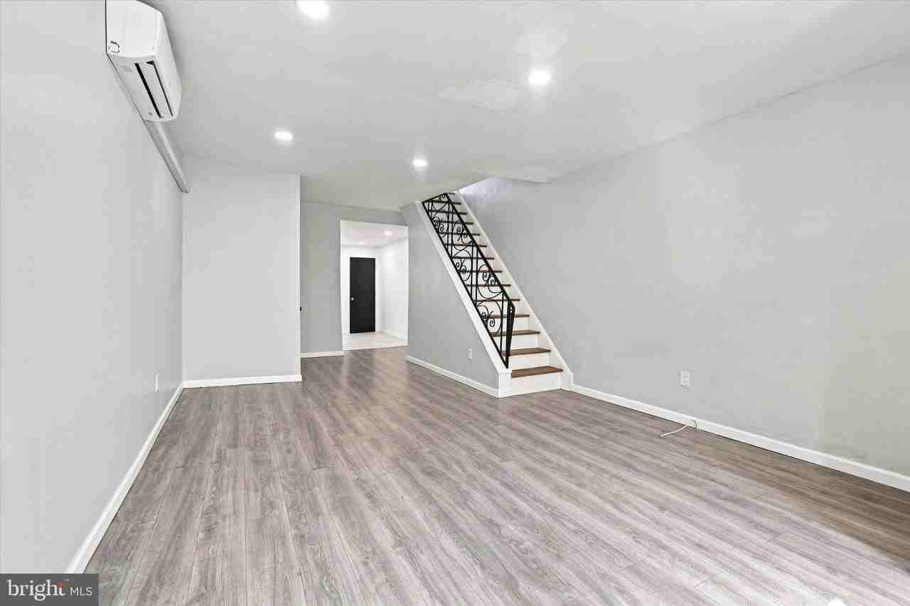 345 Winton St - Photo 3 of 27