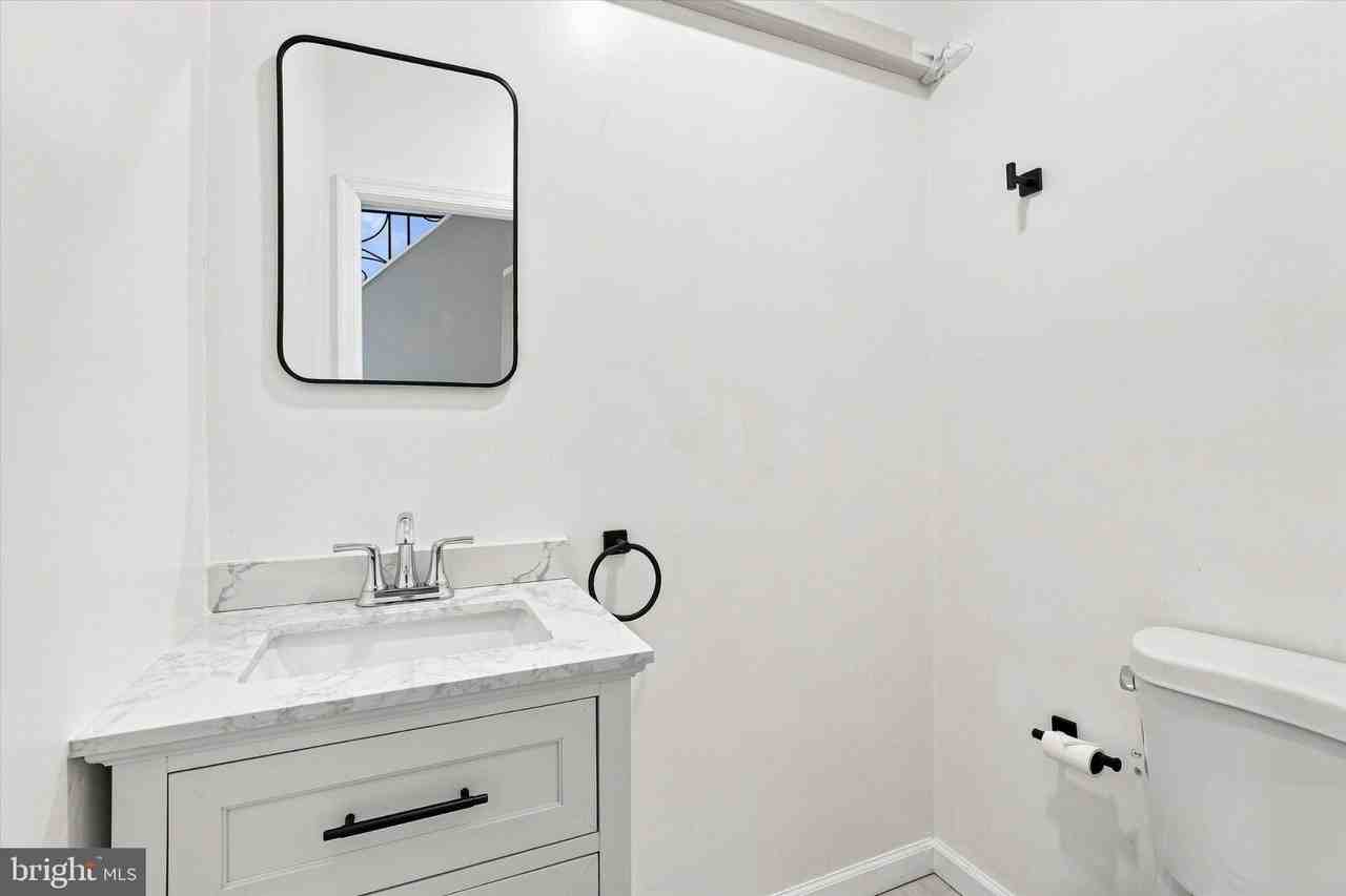 345 Winton St - Photo 7 of 27