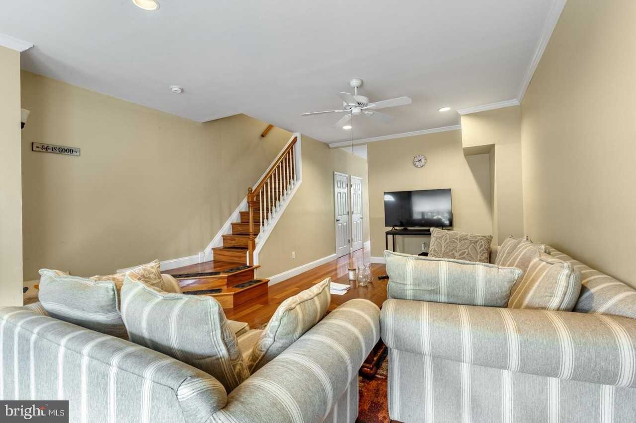 2813 Ogden St - Photo 3 of 39